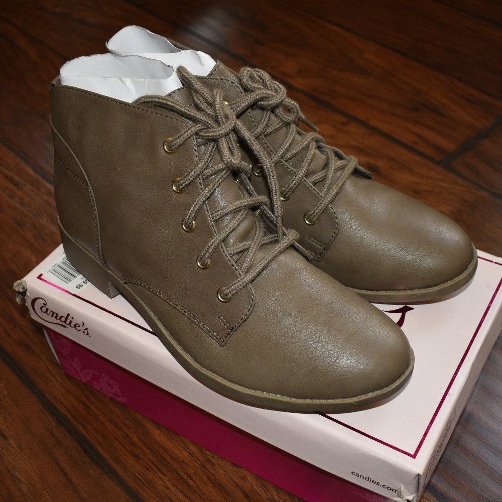 NWT! Candies Einstein Lace Up Ankle Boot bootie (Size 10)